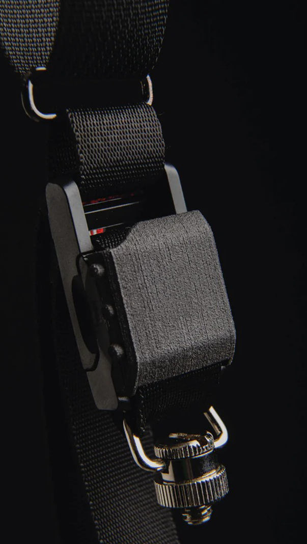 Quick release magnetic buckle camera shoulder strap